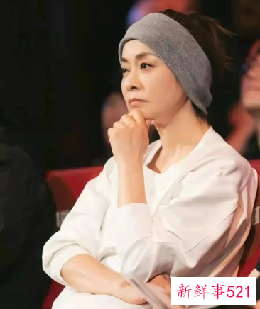 毛阿敏素颜现身李健音乐会