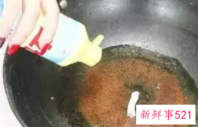 洗洁精除去油污原理