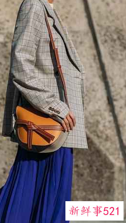 秋冬季连衣裙怎么搭配衣服