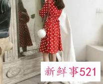 红色裙子配什么好看