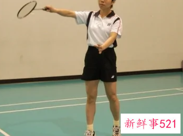 羽毛球发球姿势有哪些