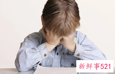 自卑不够自信是什么原因造成的呢