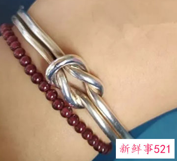 黄金手镯叠戴图片搭配