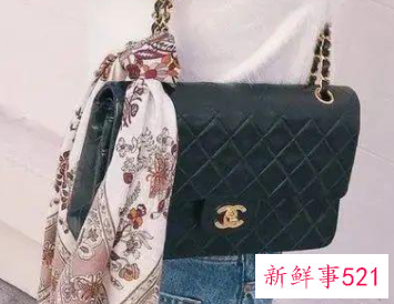 包包的丝巾怎么绑单边