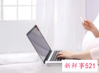 上班族孕妇每天用电脑