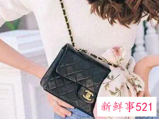 包包的丝巾怎么绑单边