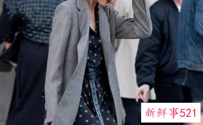 秋冬季连衣裙怎么搭配衣服