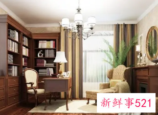 书房的灯装在什么位置好一点