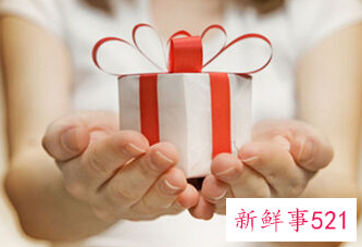 送礼物送衣服的含义