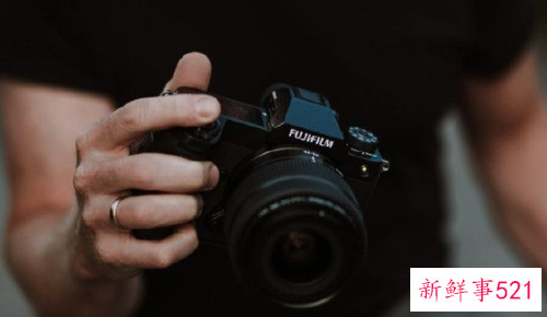 富士跨界做折叠屏手机