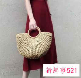 红色裙子配什么好看