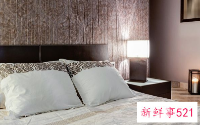 床头灯一般装在什么位置合适