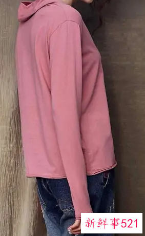 暗粉色衣服配什么裤子