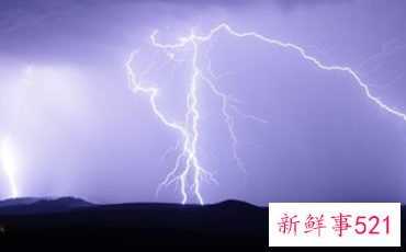 梦见自己躲避闪电雷劈