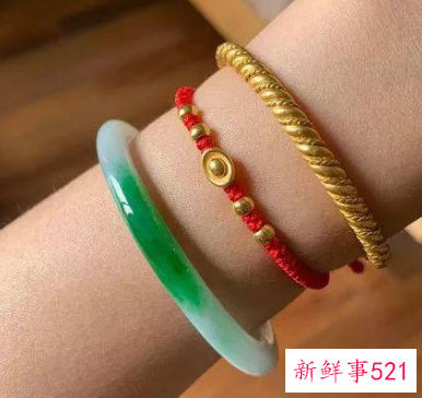 黄金手镯叠戴图片搭配