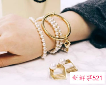 黄金手镯叠戴图片搭配