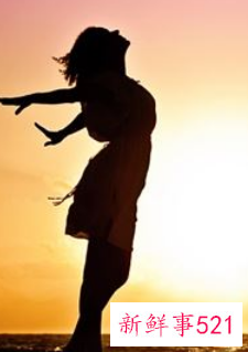 单身女子梦到未婚先孕生孩子