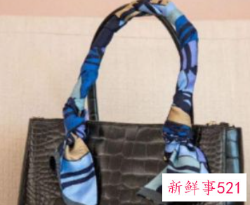 包包的丝巾怎么绑单边