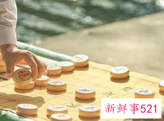 梦见别人下棋是什么意思