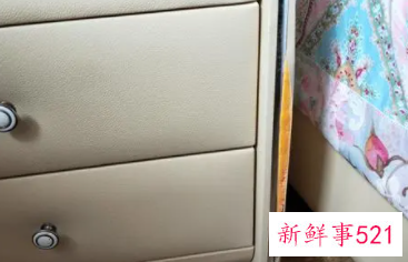 床头柜发霉怎么去除