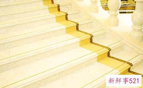 巧用楼梯地毯活跃居室氛围