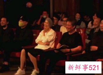 毛阿敏素颜现身李健音乐会