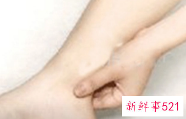 女人右脚麻木是什么原因