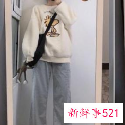 卫衣里面穿搭什么好看