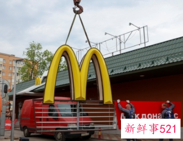 俄罗斯麦当劳新Logo遭吐槽：一个汉堡配两根薯条