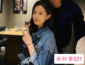 毛阿敏素颜现身李健音乐会