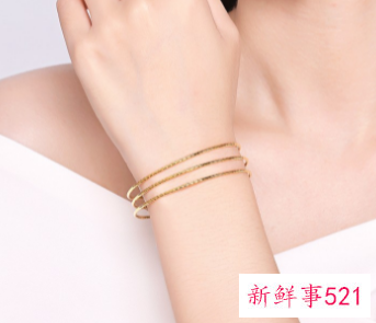 黄金手镯叠戴图片搭配