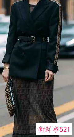 秋冬季连衣裙怎么搭配衣服