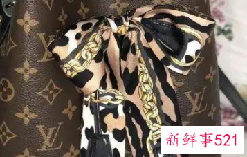 包包的丝巾怎么绑单边