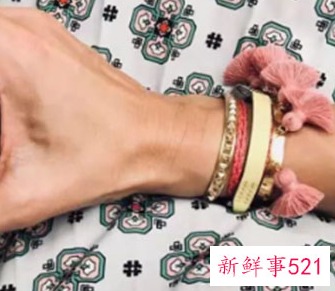 黄金手镯叠戴图片搭配