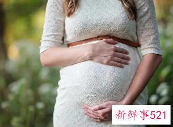 怀龙凤胎早期最明显的特征