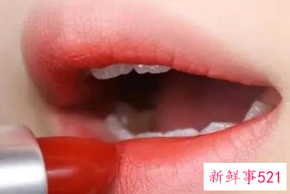 哪种颜色的口红颜色淡