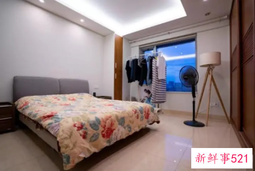 衣架适合放在卧室什么位置