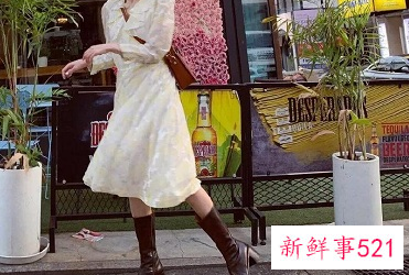 秋冬季连衣裙怎么搭配衣服