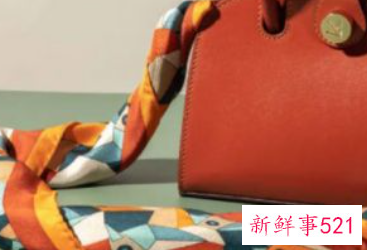 包包的丝巾怎么绑单边