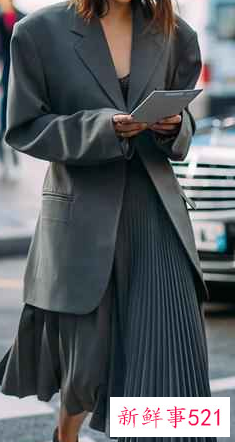 秋冬季连衣裙怎么搭配衣服