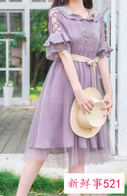 紫色连衣裙搭配什么颜色的围巾好看