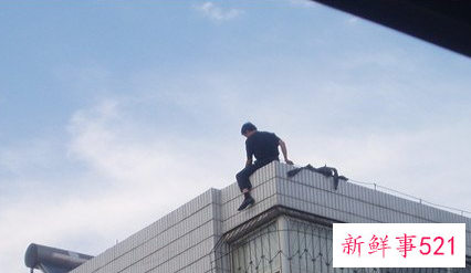 梦见情敌跳楼是什么意思