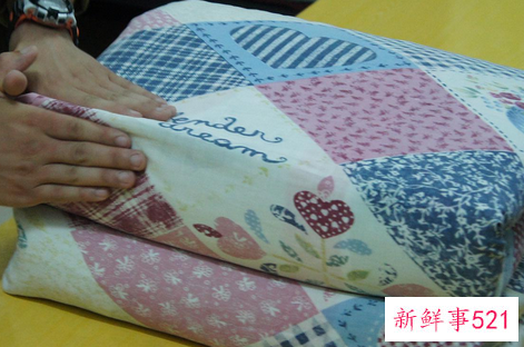 被子怎么叠成心形图