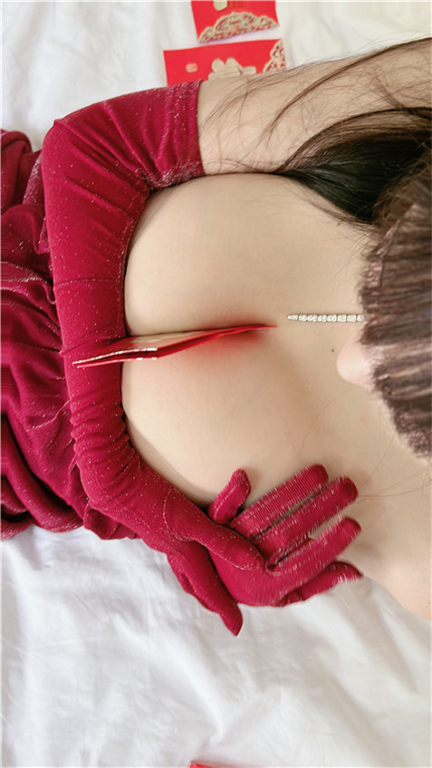 新年快乐-极品网红新年喷血私拍《给亲爱的拜年》玫瑰性欲红，超爆美乳