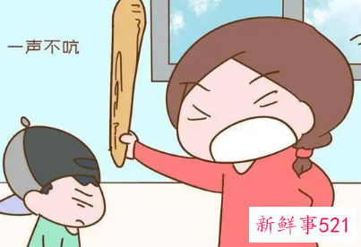 大人发脾气时孩子笑