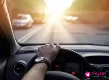 开车是冬天费油还是夏天费油