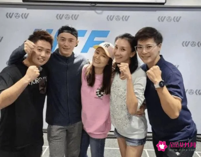 霍建华带林心如健身亲密合影