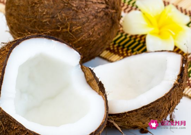 在家如何打开椰子
