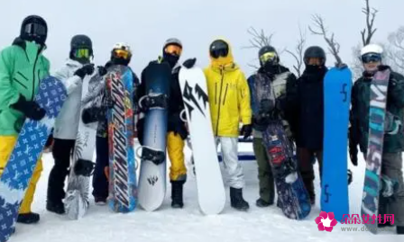 滑雪服穿大一点还是小一点