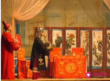 女人梦见自己被导演看中在演戏